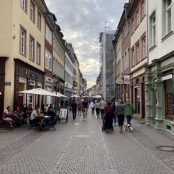 … Einkaufsmeile ohne Ende …