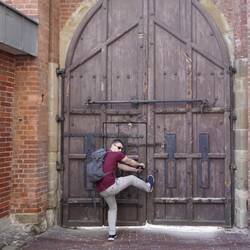 Nein Julian...das ist nicht der Ausgang! 😏 Kann bitte mal einer Schilder anbringen???