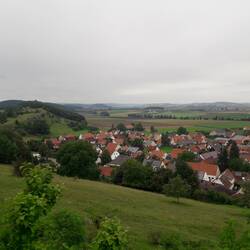 Blick auf das Ries vom Aussichtspunkt oberhalb von Mönchsdeggingen