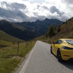 Ich jag die Porsches vor mir her, ich hab Spaß... 🏍💨