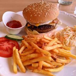 Max kocht - sehr lecker - und ich lasse mich mal bedienen.