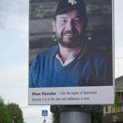 Traue meinen Augen kaum: Da begegnet mir mein Gastgeber direkt über dem Radweg!