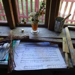 Wohl die Reste vom Gottesdienst am Johannistag