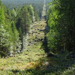 Zweite Grenzstraße: links Russland, rechts Finnland