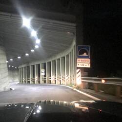 Die ersten km rollen wir, den Marcos geht auf 2.700 m die Luft aus...