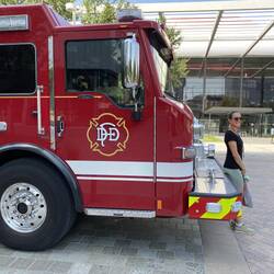 Einsatz von Feuerwehrmänner im Gebäude für Fotoshooting ausgenutzt