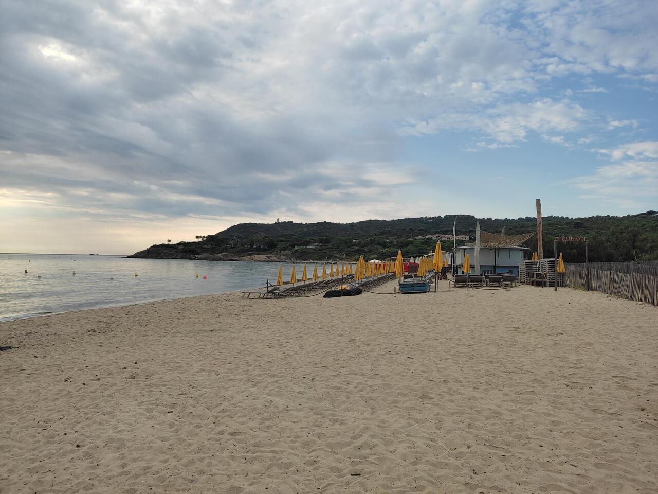 Erster Blick auf den Strand beim Laufen