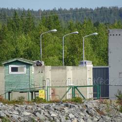 Russisches Wachtürmchen direkt am Zaun