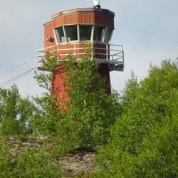 ... den Job macht die hochauflösende Kamera oben auf dem Dach.