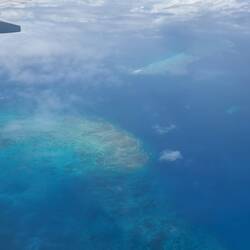 Landeanflug auf Cairns über das Great Barrier Reef