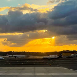 Taxiing to the runway @ IST — Aboard TK2336 ... İstanbul, Turkey.