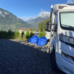 Vor der Abfahrt in Meran werden noch die Regenschirme getrocknet