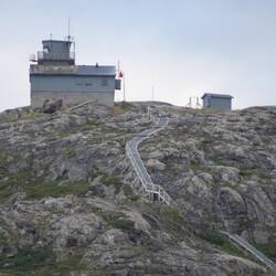 ... der Wachturm und das Radar der norwegischen Grenzsoldaten.