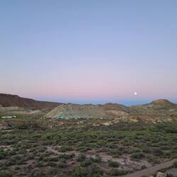 Beautiful dusk light at the start of our hike