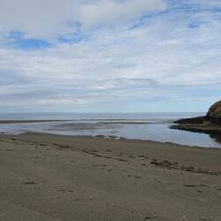 Grenzfluss mit Blick zum Meer ...