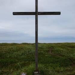 Dieses Kreuz haben Jugendliche von Hammerfest hierher getragen ...