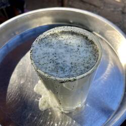 Die gute Frau hat mir gesagt, dass sie einen Chai für mich macht.... 😳