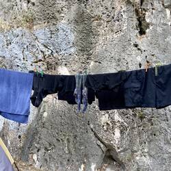 Das es morgen in die Berge geht, musste ich unbedingt waschen. Viel mehr Kleider habe ich nicht.