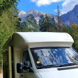 Kermit die alte Bergziege bekommt eine kleine Pause mit besten Bergpanorama 🚐🏔🐐