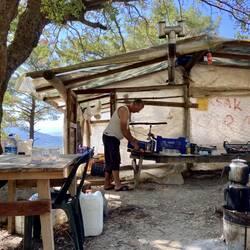 Zum Glück gab es kurz vor dem Pass noch eine fruchtige Erfrischung für mich.