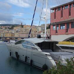 am Hafen ist Meer Platz