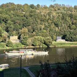 Einer der beiden historischen Ausflugs-Raddampfer die hier verkehren