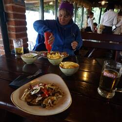 Richtig viel Ketchup drauf😂( natürlich nur auf die Pommes)