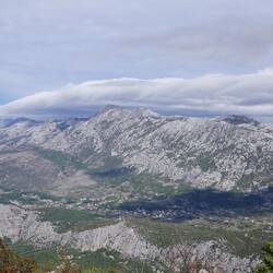 Bora über den Bergen gut zu erkennen
