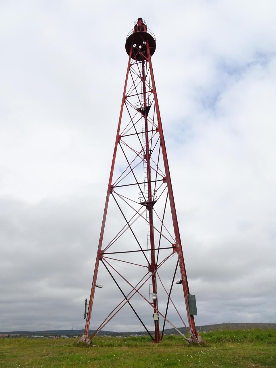 Der Luftschiffsmast auf der Insel Vadsøya ist 35 Meter hoch.