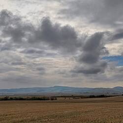 Long chemin , large vallée