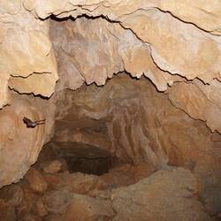 .....befindet man sich einer Höhle und hört unten das Wasser rauschen. Ne Fledermaus war auch da😉
