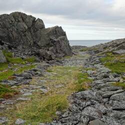 Das sieht nach einem sehr alten befestigten Weg aus.