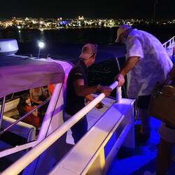 Transfert de bateau après dîner