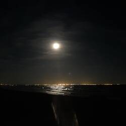 Mond über Taranto