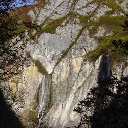 Über 100m fällt das Wasser in die Tiefe