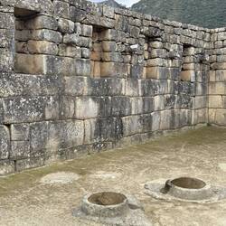 Water mirrors for astronomical observations