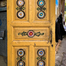 Antique door for sale in Macaron — Ayvalık, Balıkesir.