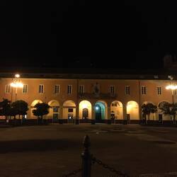 auf dem Weg zum Appartement noch am verlassenen Piazza Cavour vorbei