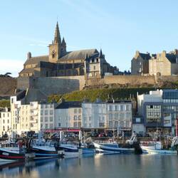 Granville har den største og flotteste fiskerflåde vi har set siden Bermeo i Nordspanien
