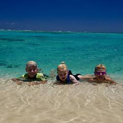 Look at that water 😍, oh and the kids 😂