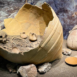 A pithoi grave (Middle Bronze Age ... 1800 BC) — Archeology Museum, Eskişehir.