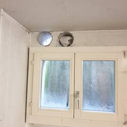 Hier sollen die Rohre ins Haus gelegt werden