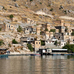 The houses were high on the cliff before the area was flooded — Halfeti Boat Tour ... Savaşan.
