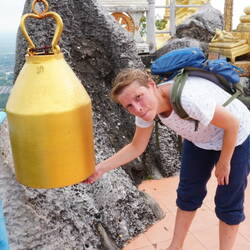 Moni läutet jetzt den Feierabend ein.