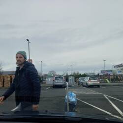 In flagranti erwischt beim falschen Entsorgen des Müllsacks 🤭