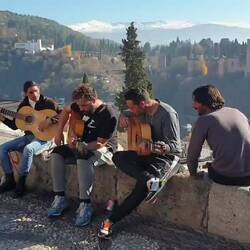 Zum Leidwesen von Thomas kaufte ich eine CD und werde ihn mit der Musik i.d.n. Wochen beschallen 😇