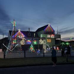 They do amazing Xmas lights on some baches!