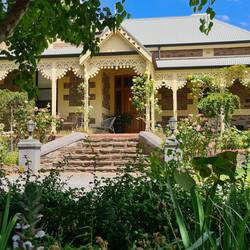 A gorgeous old house in the the area 😍