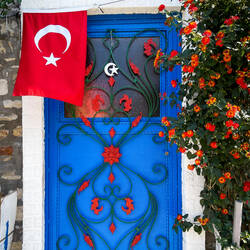 A colorful doorway decorated with the Turkish flag in Sığacık — Seferihisar, İzmir.
