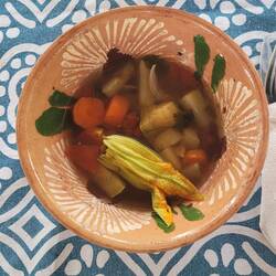 Eine Sopa mit Gemüse